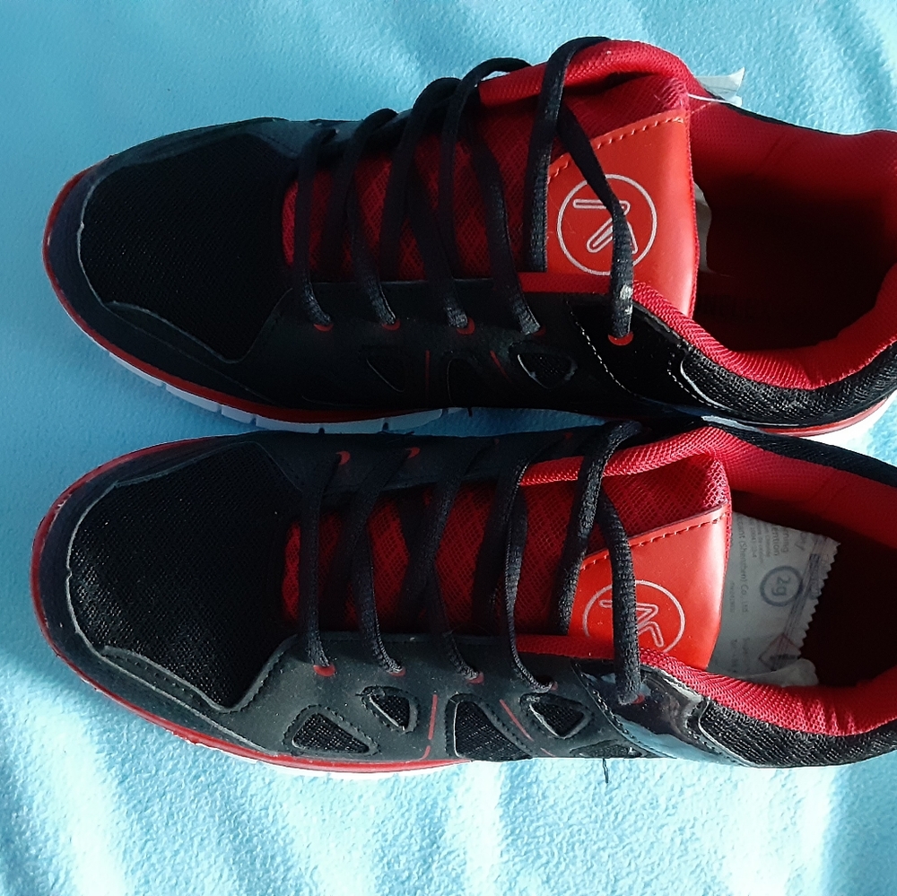 Action flex sneakers